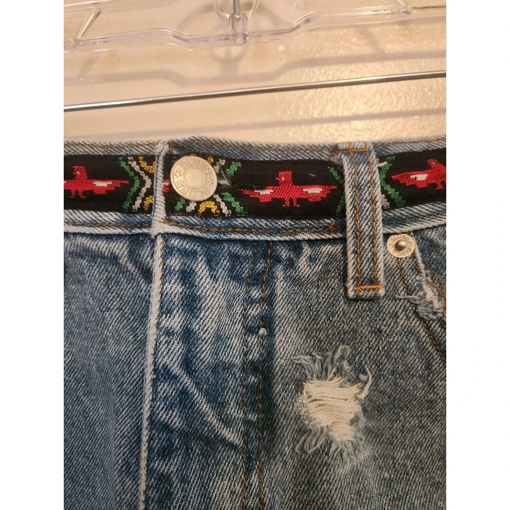 Vintage Mountain Lake Denim Shorts With Embroidered Southwestern Belt Size 10‎